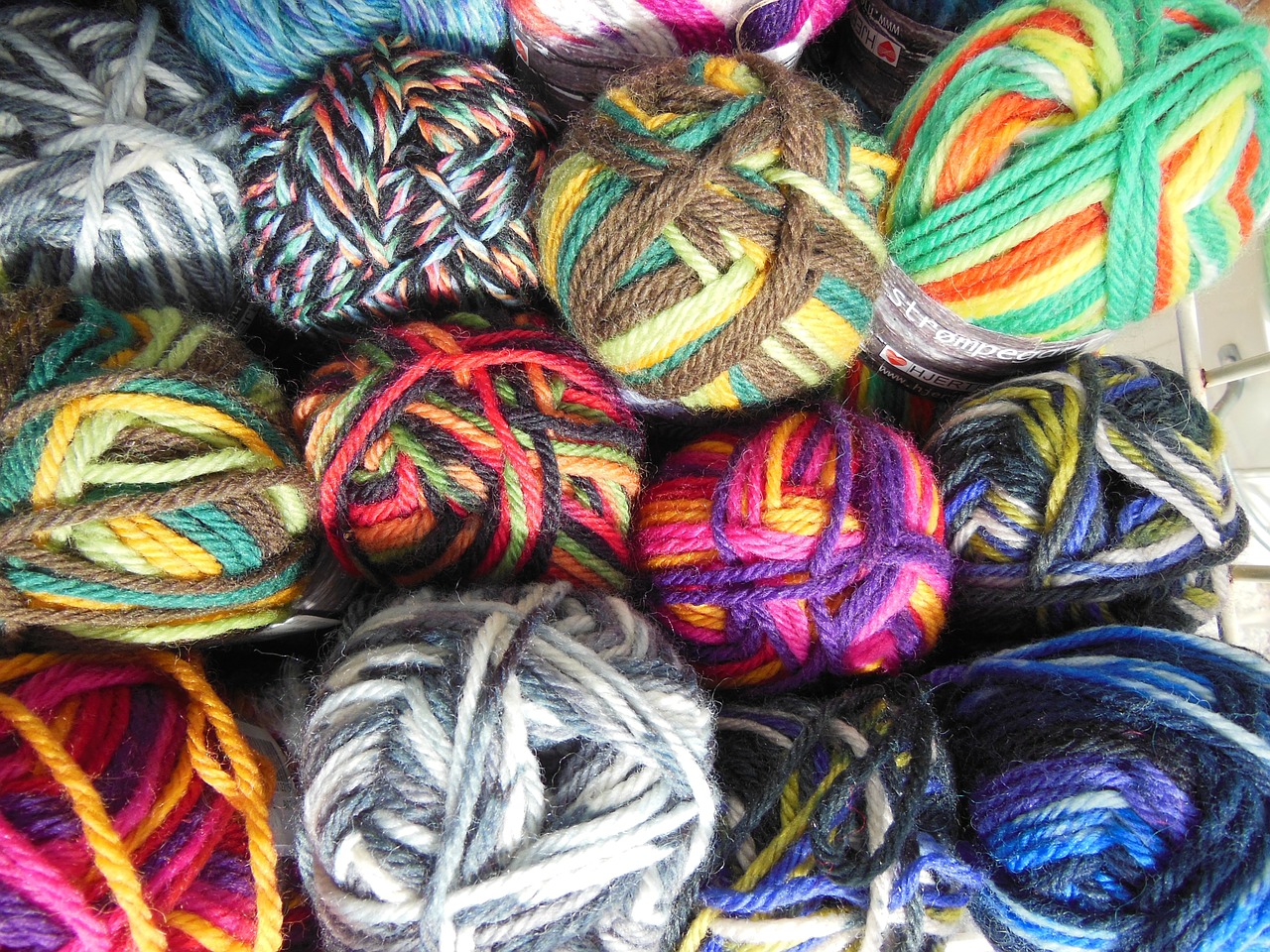 yarn, colored, multi-colored-100947.jpg